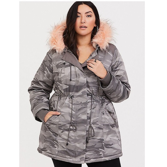 💕SOLD💕 Camo Coat with Pink Fur - Picture 3 of 7